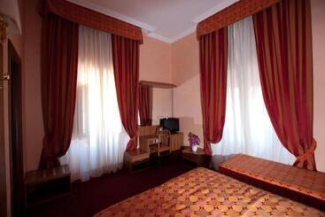 هتل New Morpheus Rooms