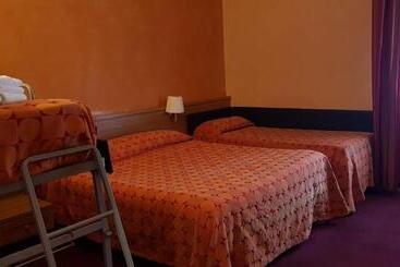هتل New Morpheus Rooms