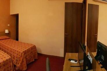 هتل New Morpheus Rooms
