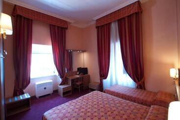 هتل New Morpheus Rooms