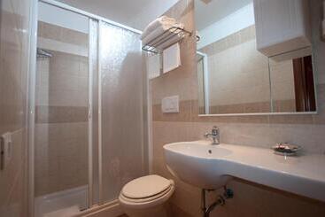 هتل New Morpheus Rooms