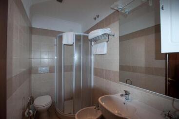 هتل New Morpheus Rooms