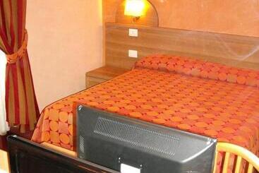 هتل New Morpheus Rooms