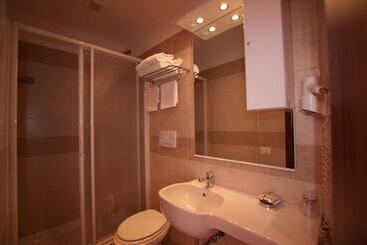 هتل New Morpheus Rooms