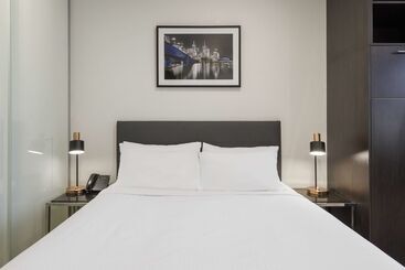 هتل Oaks Melbourne On Collins Suites