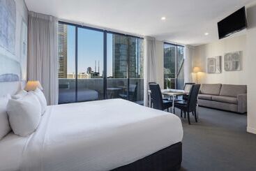هتل Oaks Melbourne On Collins Suites