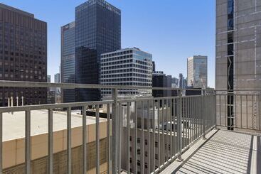 هتل Oaks Melbourne On Collins Suites