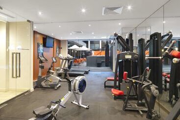 هتل Oaks Melbourne On Collins Suites