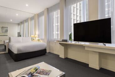 هتل Oaks Melbourne On Collins Suites