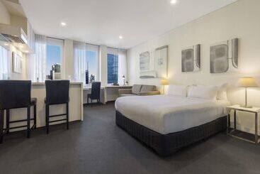 هتل Oaks Melbourne On Collins Suites