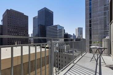 هتل Oaks Melbourne On Collins Suites