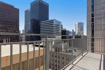 هتل Oaks Melbourne On Collins Suites