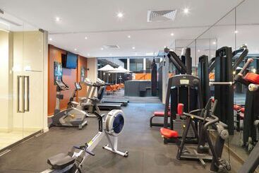 هتل Oaks Melbourne On Collins Suites