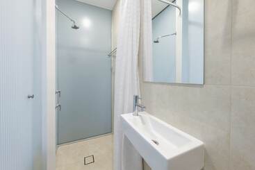 هتل Oaks Melbourne On Collins Suites