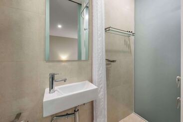 هتل Oaks Melbourne On Collins Suites