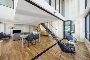 هتل Oaks Melbourne On Market