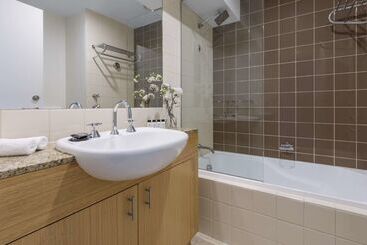 هتل Oaks Melbourne On Market