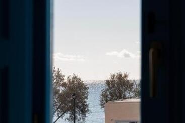 هتل Perissa Bay