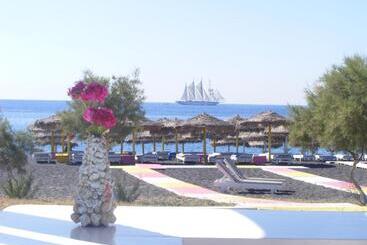 هتل Perissa Bay