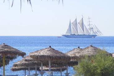 هتل Perissa Bay