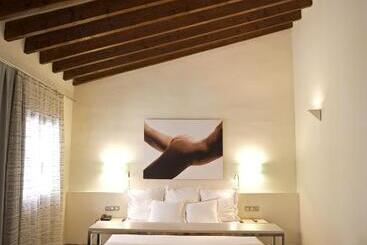 Petit Palace Hotel Tres