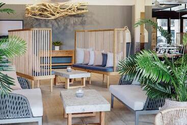 هتل Pullman Port Douglas Sea Temple Resort And Spa