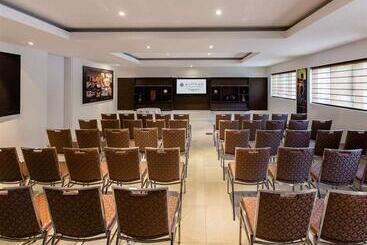 هتل Pullman Port Douglas Sea Temple Resort And Spa
