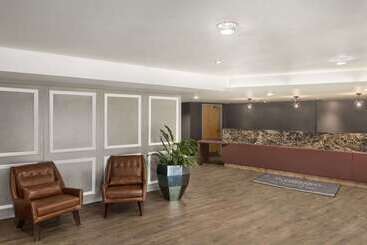 Ramada Hotel & Suites By Wyndham Coventry