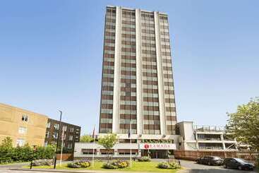 ホテル Ramada  And Suites By Wyndham Coventry