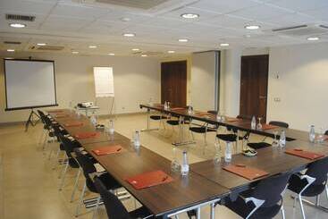 هتل Suites Viena Plaza De Espana