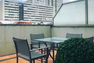 هتل Suites Viena Plaza De Espana