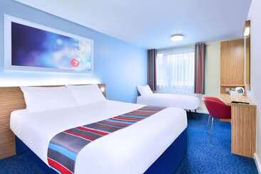 هتل Travelodge Liverpool John Lennon Airport
