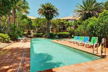 هتل Turtle Beach Resort