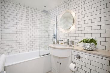 No5 Maddox Street