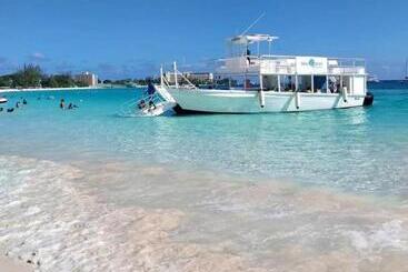 T.cole’s Holiday Rental - St. James