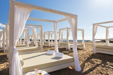 Elba Carlota Beach & Golf Resort
