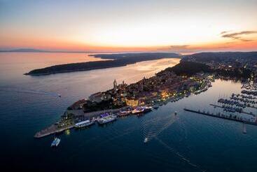 Арбиана Отель - Rab Island