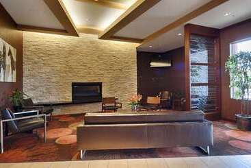 هتل Best Western Cold Lake Inn