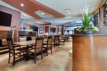 هتل Best Western Cold Lake Inn