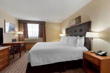 هتل Best Western Cold Lake Inn
