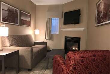 هتل Best Western Colonel Butler Inn