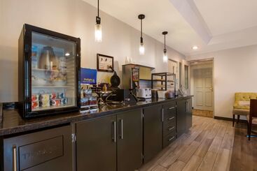 هتل Best Western Colonel Butler Inn