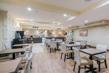 هتل Best Western Peace Arch Inn