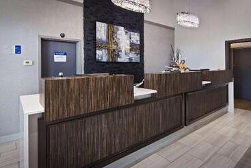 هتل Best Western Plus Moncton