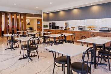 هتل Best Western Plus Montreal East
