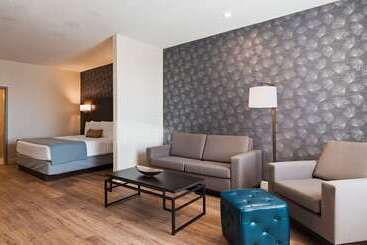 هتل Best Western Plus Montreal East