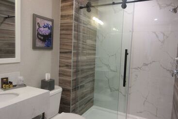 هتل Best Western Plus Montreal East