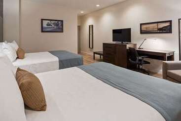 هتل Best Western Plus Montreal East