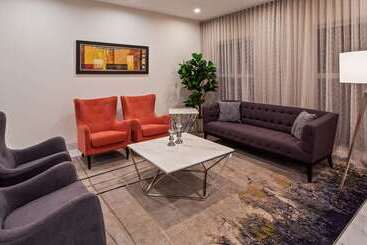 هتل Best Western Plus Montreal East