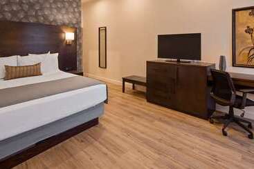 هتل Best Western Plus Montreal East